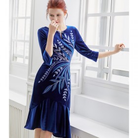 Spring and summer new heavy-duty embroidered and velvet bottoming women's decoration body bag hip fishtail skirt dress